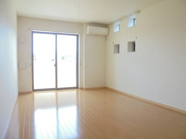 ルミエールⅡの居間・リビング