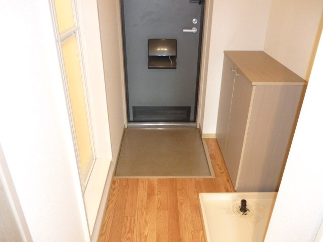 プロムナード中浦和の玄関|別号室の参考写真です。