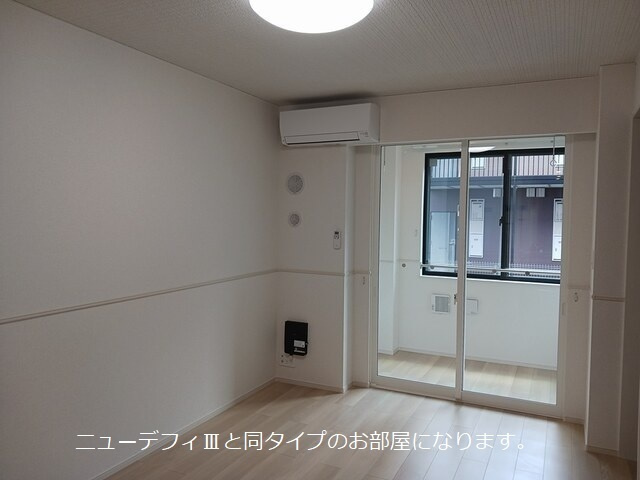 川崎市麻生区高石２丁目のアパートの居間・リビング