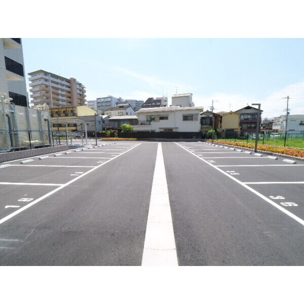 プレジオ永和ASIANの駐車場