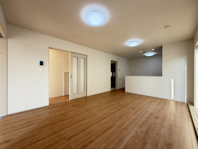 【外観】 | 読谷村喜名Ⅱ（全11棟）B・C・D・F・I号棟 | C号棟　並列駐車3台完備♪