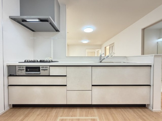 【キッチン】 | 読谷村喜名Ⅱ（全11棟）B・C・D・F・I号棟 | C号棟　使いやすいシステムキッチン♪