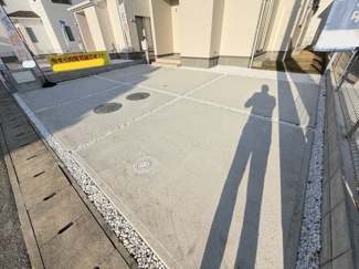 【外観】 | 読谷村喜名Ⅱ（全11棟）B・C・D・F・I号棟 | C号棟　並列駐車3台完備♪