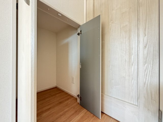 【収納】 | 読谷村喜名Ⅱ（全11棟）B・C・D・F・I号棟 | C号棟　階段下収納付き♪