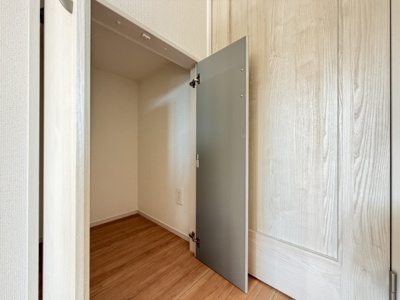 【収納】 | 読谷村喜名Ⅱ（全11棟）B・C・D・F・I号棟 | C号棟　階段下収納付き♪