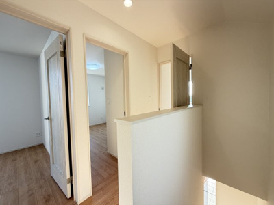 【内装】 | 読谷村喜名Ⅱ（全11棟）B・C・D・F・I号棟 | C号棟　2階ホール♪