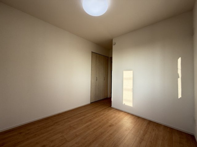 【洋室】 | 読谷村喜名Ⅱ（全11棟）B・C・D・F・I号棟 | C号棟　洋室5.25帖＋CL付き♪