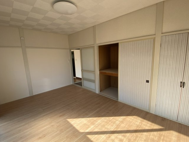 泉三嶽根貸家の洋室|洋室7.5帖