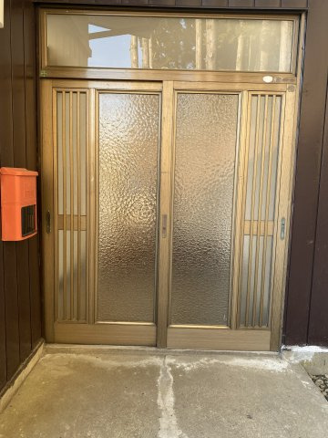 泉三嶽根貸家の玄関|玄関ドア