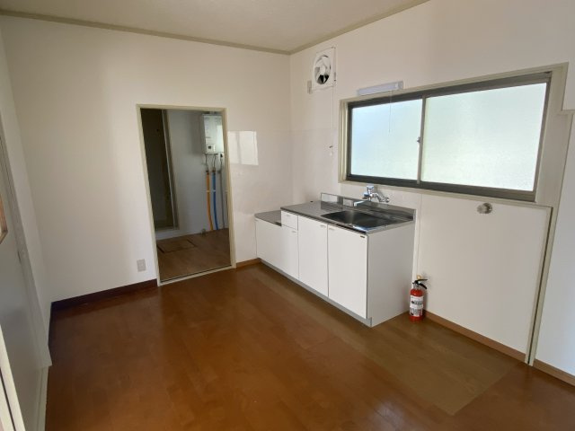 泉三嶽根貸家のキッチン|DK6帖