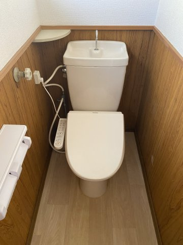 泉三嶽根貸家のトイレ|温水洗浄便座