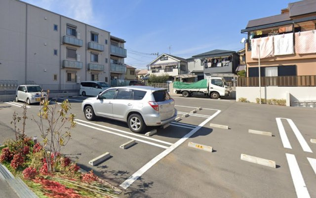 シャーメゾンリーゾスの駐車場