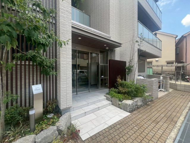 シャーメゾンリーゾスのエントランス