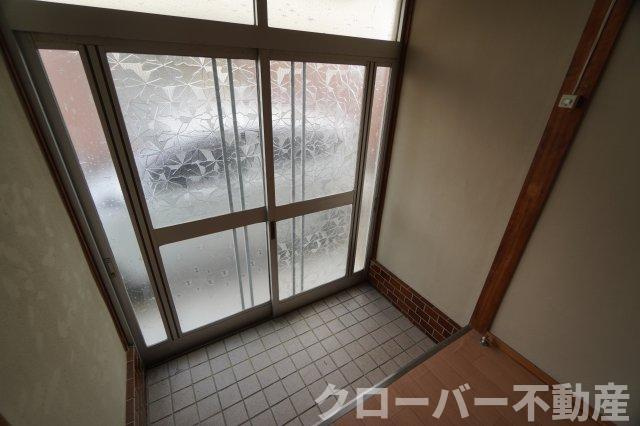 郡家町借家の玄関