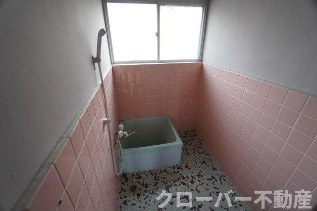 郡家町借家の浴室