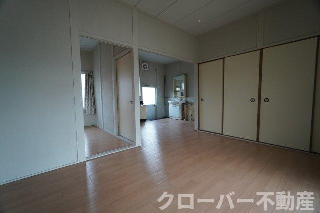 郡家町借家の居間・リビング