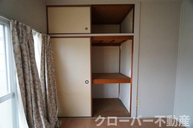 郡家町借家の収納