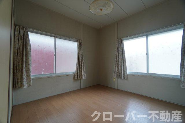 郡家町借家の洋室