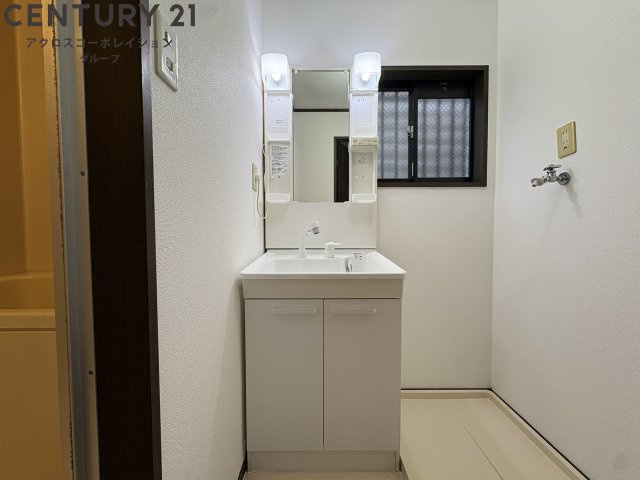 独立洗面台付き♪室内に洗濯機置き場あります♪