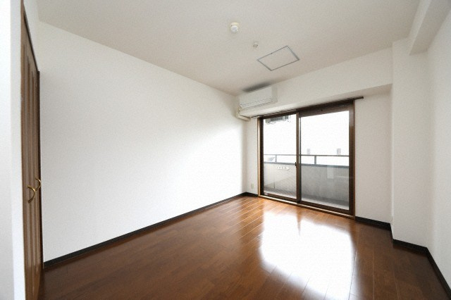 ロイヤルクイーンズパークの居間・リビング