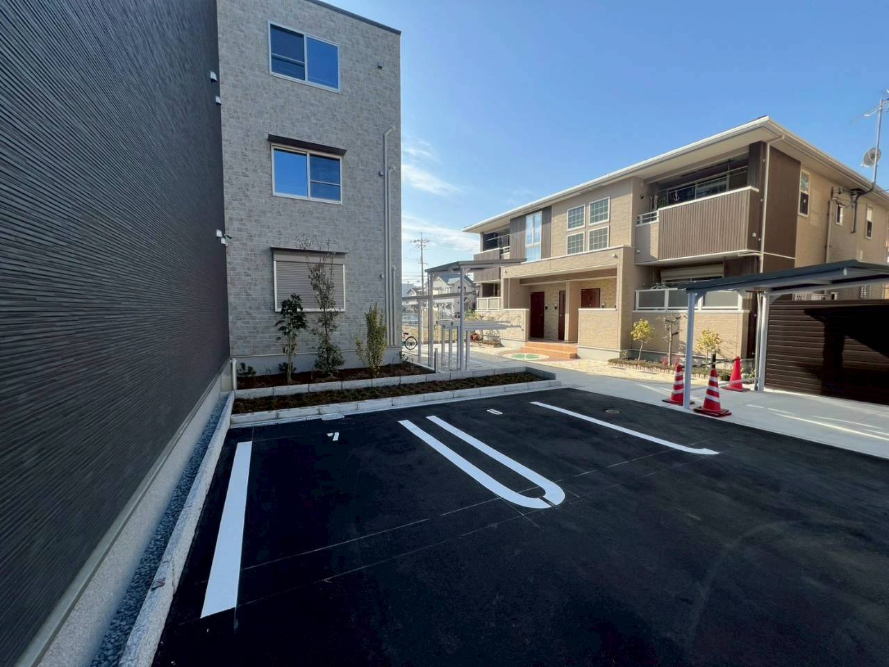 クローバーノワールの駐車場