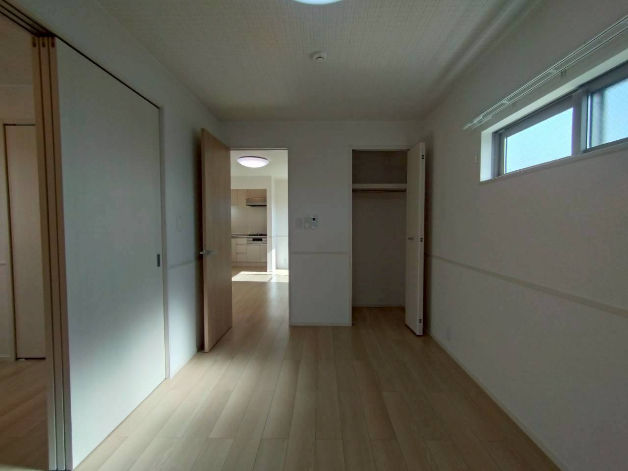 クローバーノワールの洋室