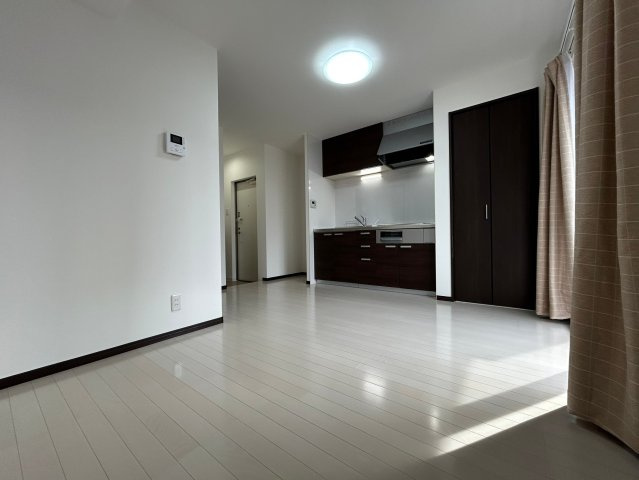 ファーストハイツの居間・リビング|こちらのリビングで趣味の時間をお楽しみください