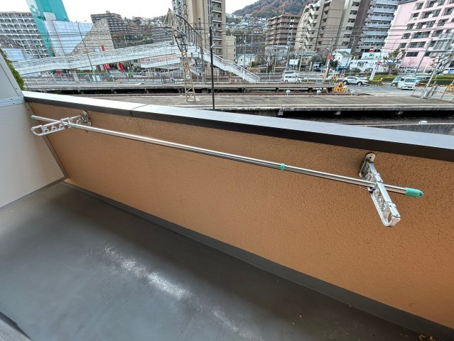 ファーストハイツのバルコニー|開放的で明るい空間を演出してくれるバルコニーです