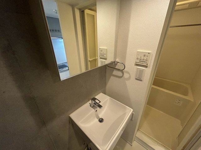 ＥＤＩＴ新宿富久町の独立洗面台|ＥＤＩＴ新宿富久町