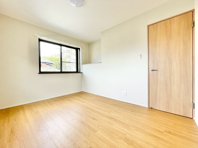 【子供部屋】 | 吹田市山田東1丁目中古戸建 | エイブルにて取扱い可能な住宅ローンは、全部で10種類以上！お客様にピッタリの住宅ローンを当社のFPよりご案内させて頂きます。住宅ローンのご相談だけでも、お気軽にご相談下さいませ。