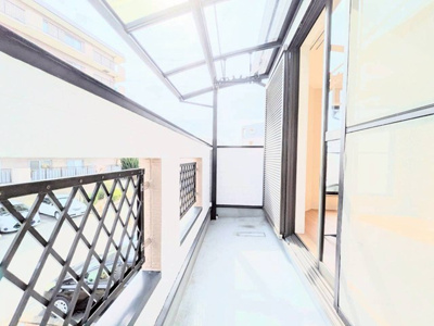 【バルコニー】 | 吹田市山田東1丁目中古戸建 | こちらのサイトに掲載されている全ての物件が、当社にてご紹介可能です！気になる物件がありましたら、弊社スタッフまでお気軽にお問合せ下さいま