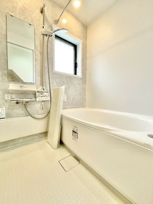 【浴室】 | 吹田市山田東1丁目中古戸建 | 物件購入の段取りを知りたいお客様には、「ご検討からご契約までの一連の流れ」をお伝えさせて頂きます。初めて物件購入を検討された方は、ぜひご参考になさって下さい。