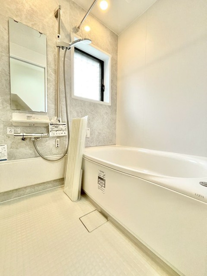 【浴室】 | 吹田市山田東1丁目中古戸建 | 物件購入の段取りを知りたいお客様には、「ご検討からご契約までの一連の流れ」をお伝えさせて頂きます。初めて物件購入を検討された方は、ぜひご参考になさって下さい。