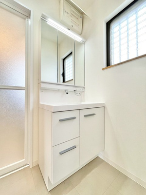 【独立洗面台】 | 吹田市山田東1丁目中古戸建 | 弊社のファイナンシャルプランナーより、将来に向けた資金計画・住宅ローンの無料相談が皆様に大変ご好評頂いております！物件ご購入の前に、まずはお気軽にご相談くださいませ。