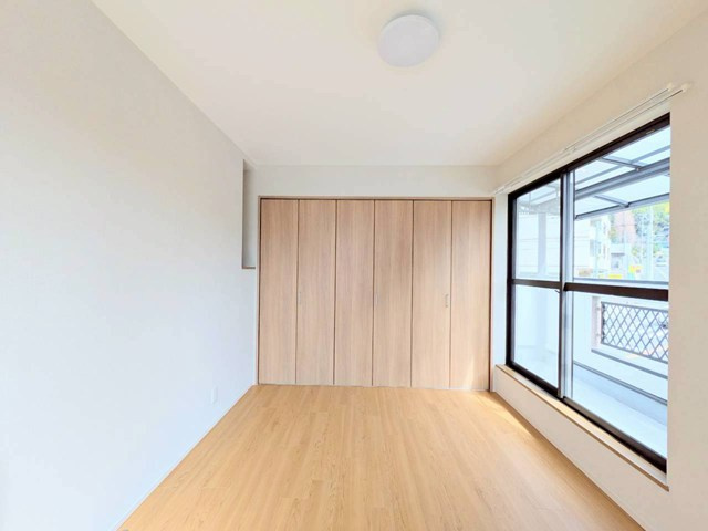 【洋室】 | 吹田市山田東1丁目中古戸建 | サイトに掲載されていない箇所の写真、撮影してお届けさせて頂きます！気になる物件で、見たい部分の画像が無い場合は、弊社スタッフまでご連絡下さいませ。お客様の気になる箇所を、カメラにて撮影して参ります！