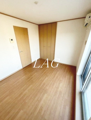 【居間・リビング】 | ジャスミンコート | 洋室のお部屋です。