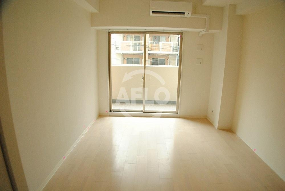 レジュールアッシュ心斎橋LUXEの居間・リビング|レジュールアッシュ心斎橋リュクス　開放的な室内