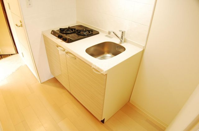 レジュールアッシュ心斎橋LUXEのキッチン|レジュールアッシュ心斎橋リュクス　2口ガス