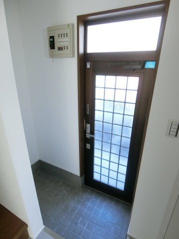 テラスハウス富塚の玄関