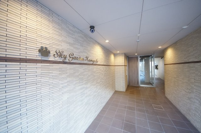 スカイガーデン春日町のエントランス