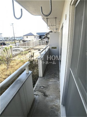 【バルコニー】 | サンヒル上地 | 同型タイプ暖かな日差しのふりそそぐバルコニー