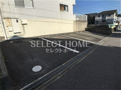 【駐車場】 | サンヒル上地 | 同型タイプ駐車スペースもあります