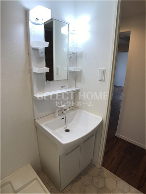 【独立洗面台】 | サンヒル上地 | 同型タイプ朝の支度にも助かる、独立の洗髪洗面化粧台