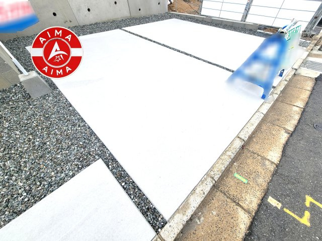 福岡市東区美和台3丁目第2-2棟（1号棟）の駐車場|広々した駐車場になります。3台並列駐車となります。