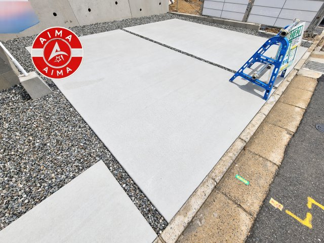 福岡市東区美和台3丁目第2-2棟（1号棟）の駐車場|広々した駐車場になります。3台並列駐車となります。
