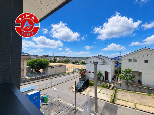 福岡市東区美和台3丁目第2-2棟（1号棟）の展望|窓から緑が見える物件も魅力的です。