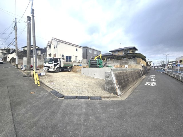 福岡市東区美和台3丁目第2-2棟（1号棟）の前面道路含む現地写真|見学の時間などお気軽にお問い合わせ下さい。