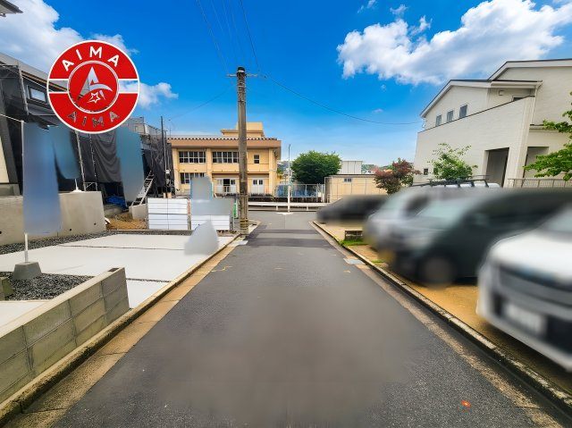 福岡市東区美和台3丁目第2-2棟（1号棟）の外観|前面道路含む現地の写真です。