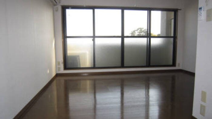 ＦＫビルの居間・リビング