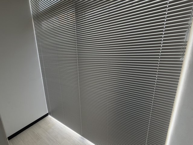 【内装】 | NYビル | 扉左　更衣室